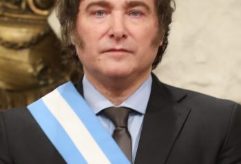 Milei lleva el Día de la Bandera a Rosario en medio de una semana de tensión política