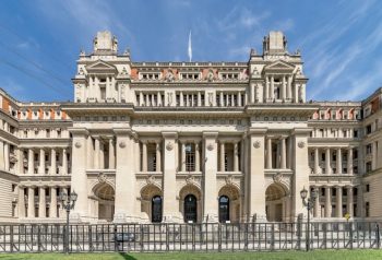El decreto que cambia la selección de jueces de la Corte abrió una nueva disputa institucional