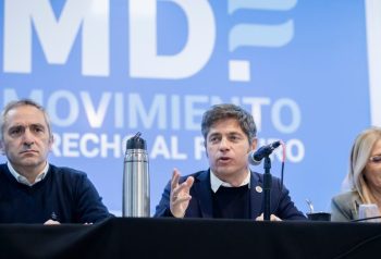 Kicillof le baja el tono a la interna y vuelve a decir que la pelea real es con Milei