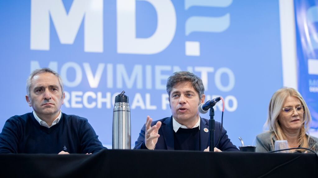 Kicillof le baja el tono a la interna y vuelve a decir que la pelea real es con Milei