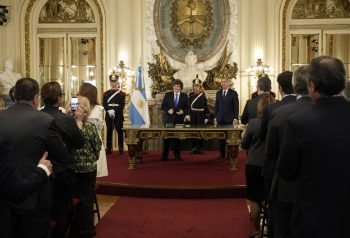 Milei eliminó el Ministerio del Interior y Santilli quedó con más poder para negociar con las provincias
