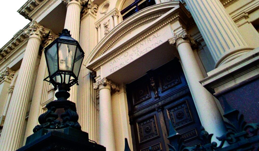 Milei quiere importar el shutdown y endurecer la regla fiscal con una reforma del Banco Central