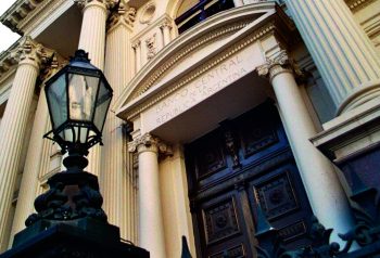 Milei quiere importar el shutdown y endurecer la regla fiscal con una reforma del Banco Central