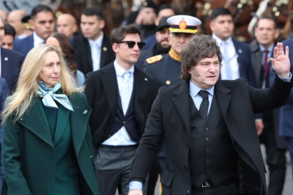 Milei redobla la apuesta fiscal: sube fondos para universidades y refuerza la SIDE por decreto