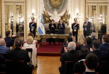 Santilli asume la Jefatura de Gabinete y Milei redefine su apuesta política