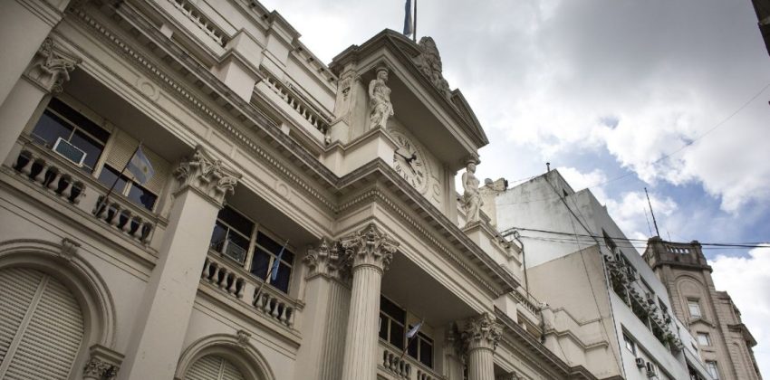 Fachada del Banco Central de la República Argentina en Buenos Aires