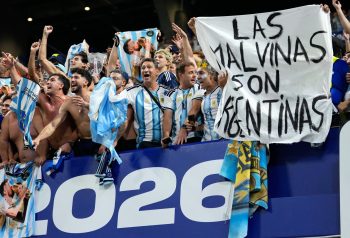 La bandera de Malvinas volvió a escalar en la final y Milei salió a respaldar el reclamo argentino