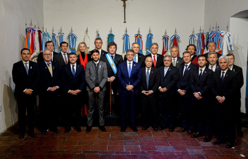 Gobernadores aliados le abren la puerta a suspender las PASO y Milei acelera la negociación