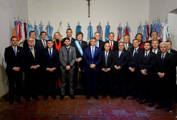 Gobernadores aliados le abren la puerta a suspender las PASO y Milei acelera la negociación