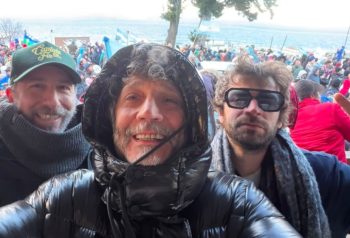 Fito Páez en la marcha de Bariloche contra la extranjerización de tierras
