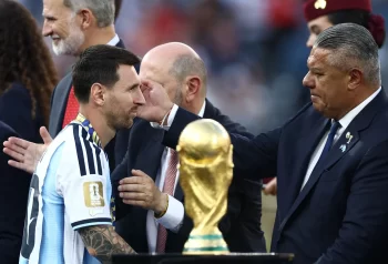 Messi sigue sin definir su retiro y Tapia le dejó la decisión en sus manos