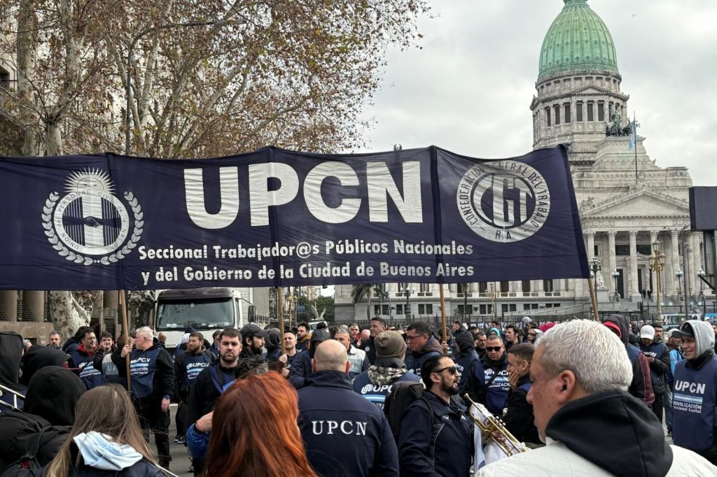 La oposición se moviliza contra la ley de tierras y San Cayetano suma tensión en el Congreso